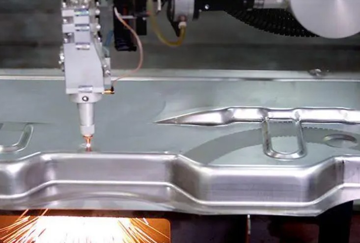 中国研成全自动激光拼焊生产线 迫进口设备降价高德