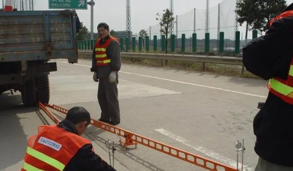激光自动弯沉仪在公路检测上的应用高德